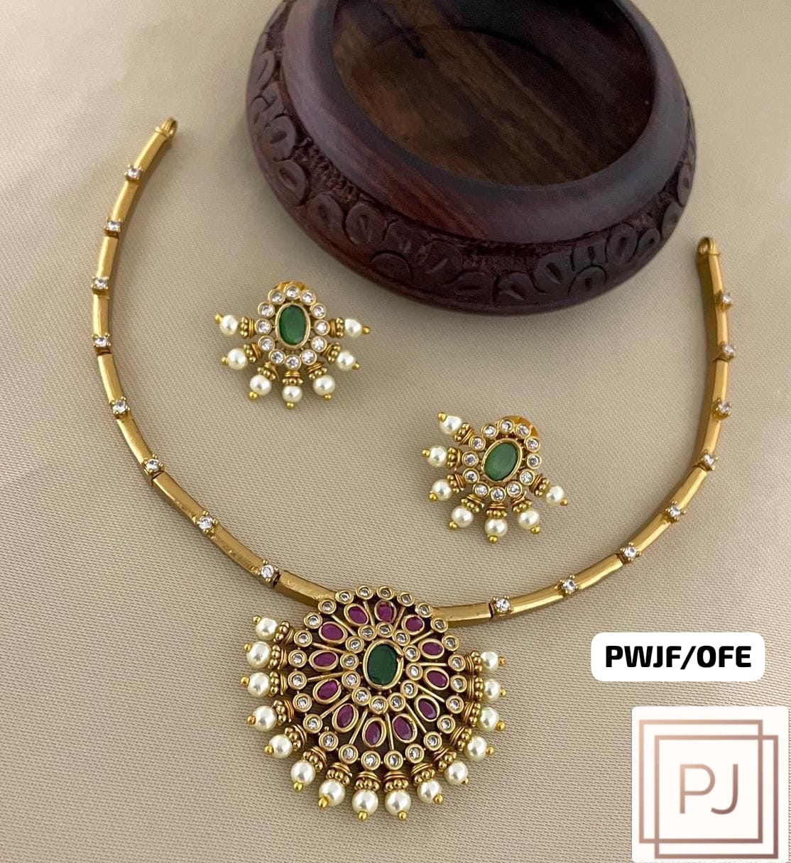 Simple Hasli Necklace Set