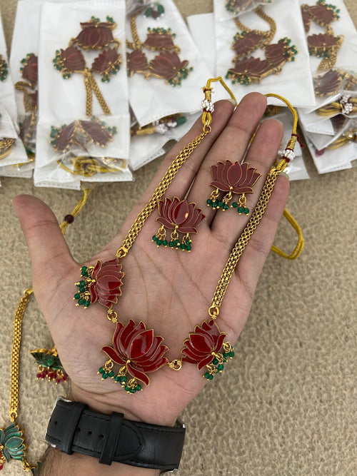 3 Pendant Enamel Lotus Neck Set