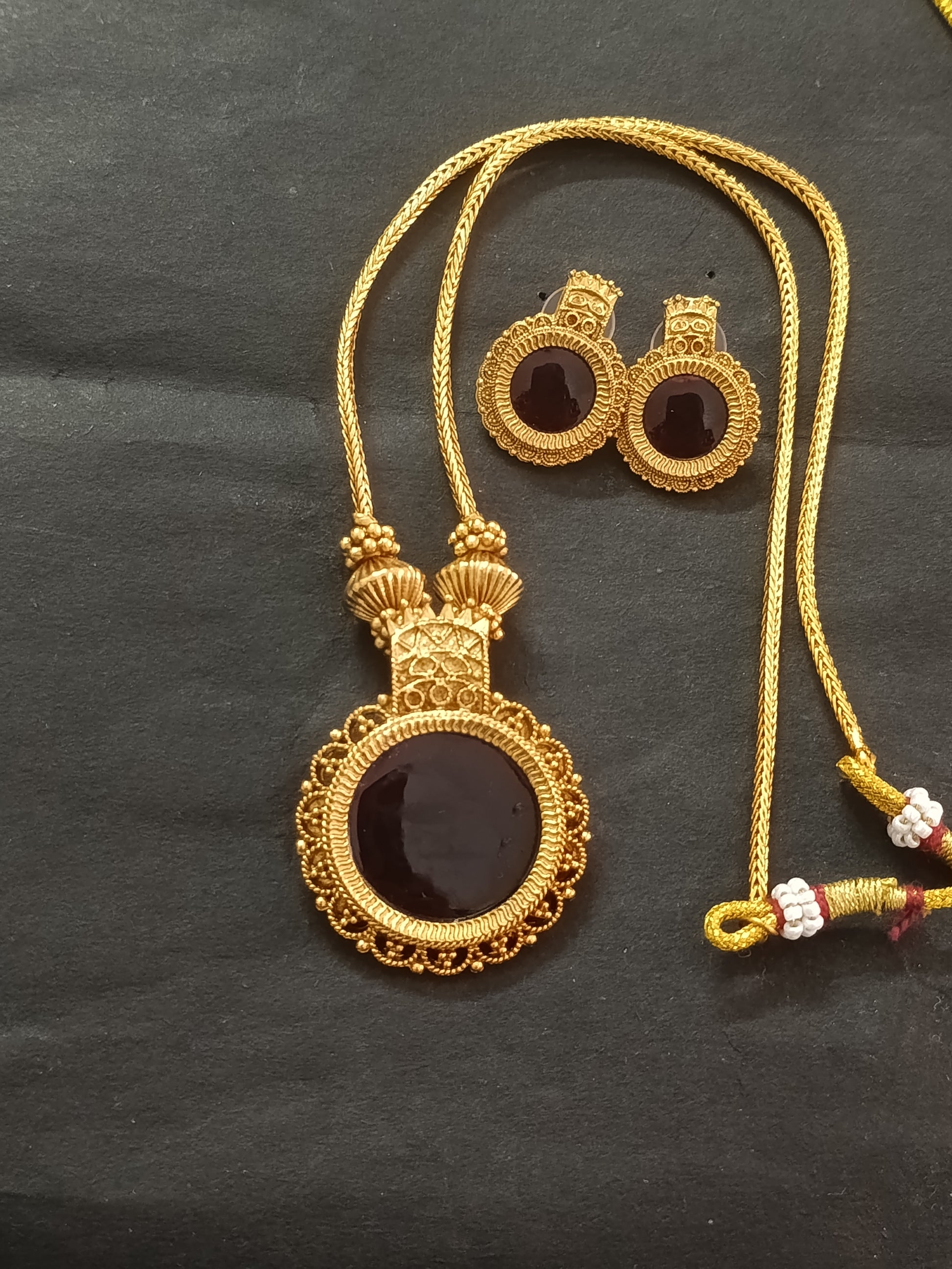 Matte Finish Palakka Round Pendant Mid Long Necklace Set