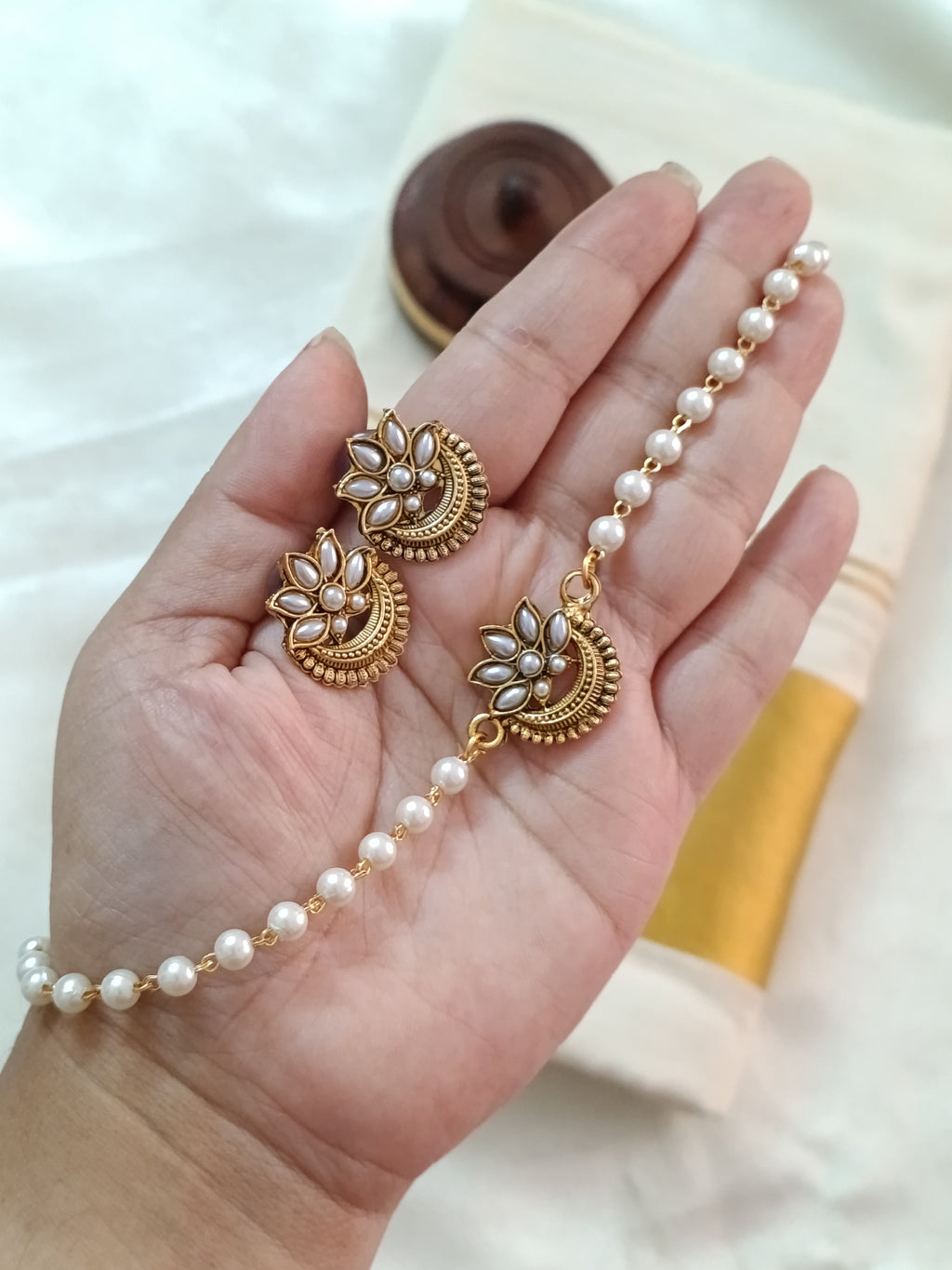 Flower Pendant Pearl Choker Set