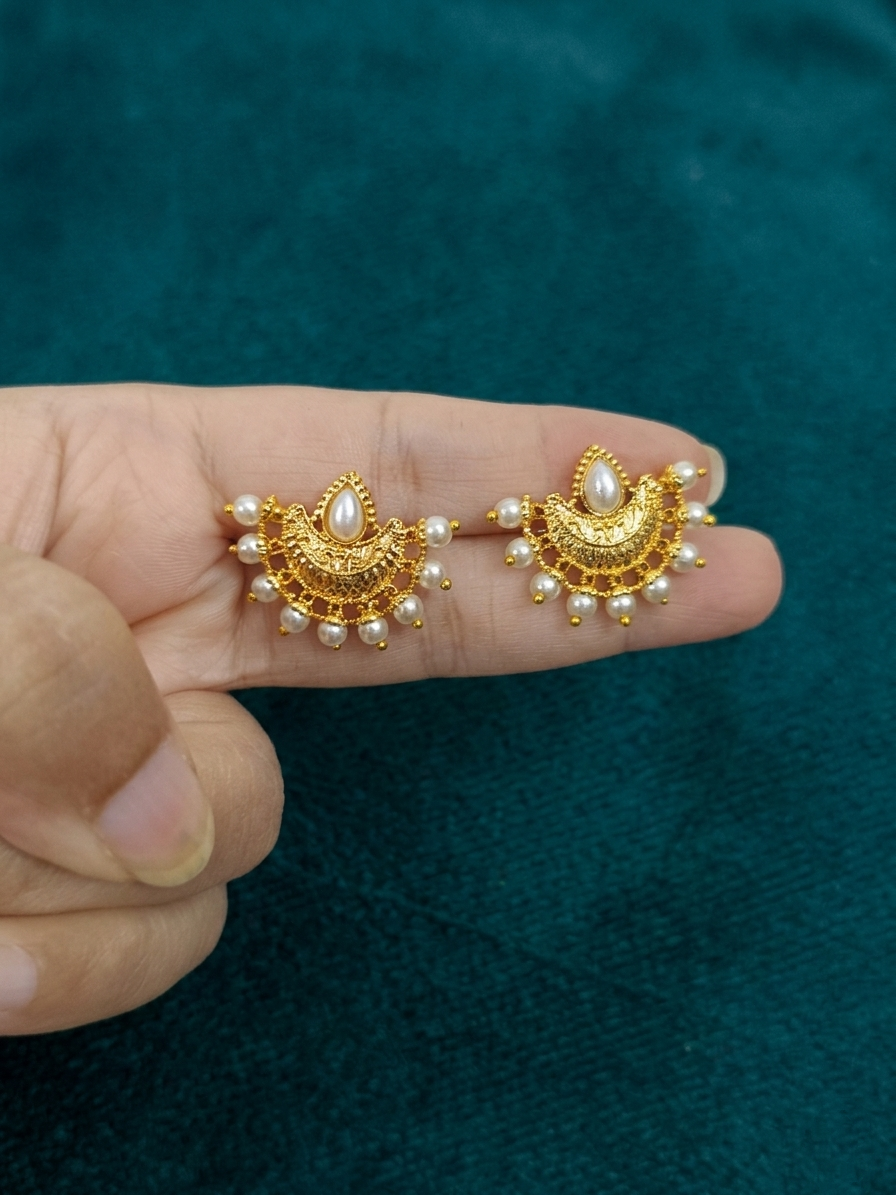 Micro Polish Pearl Earring