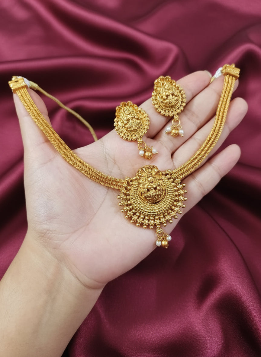 Low Budget Lakshmi Pendant Choker Set